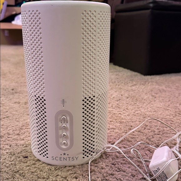 Scentsy White Air Purifier and 3 NIB Scentsy Pods - Picture 1 of 5
